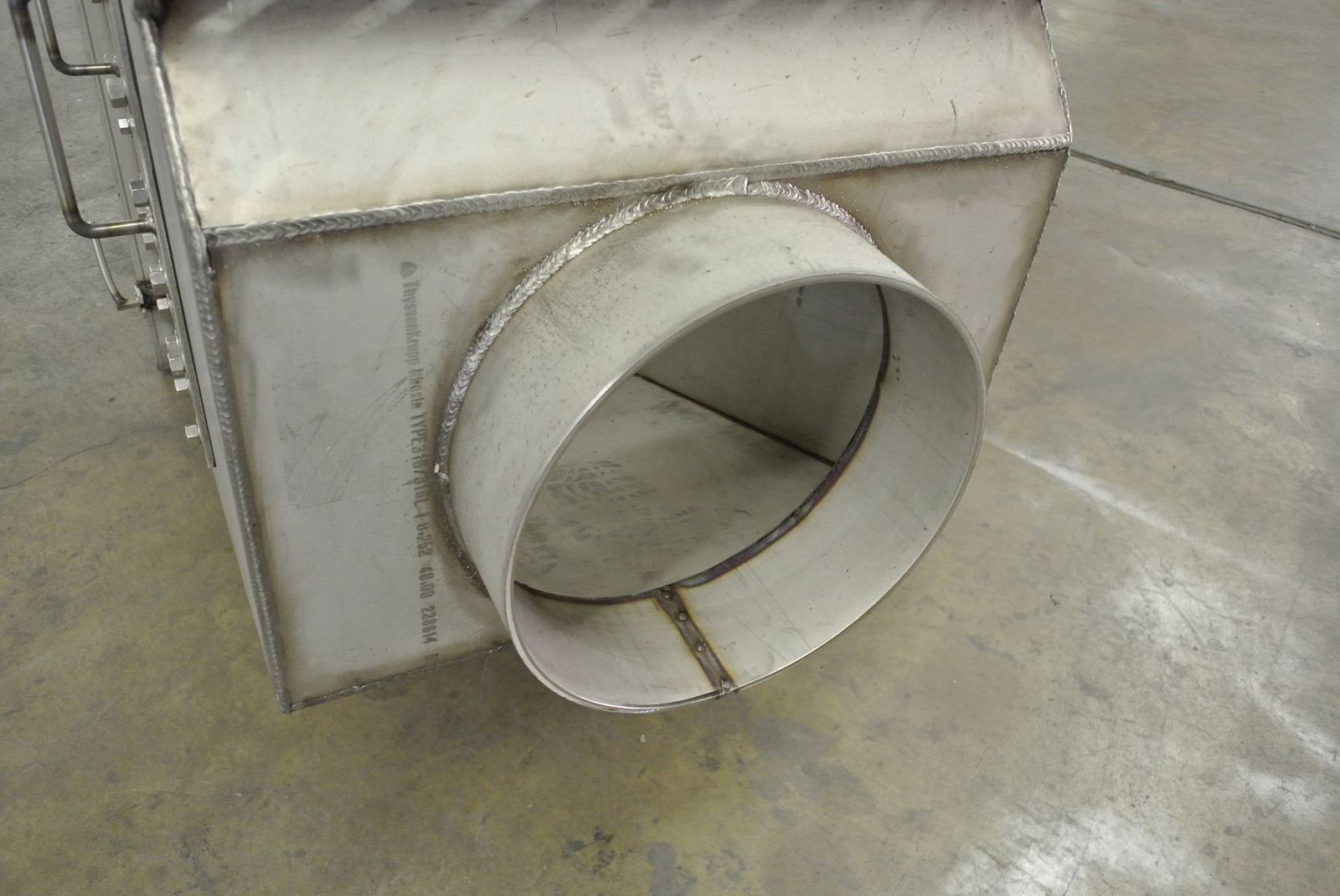 Rectangular-to-round duct transition